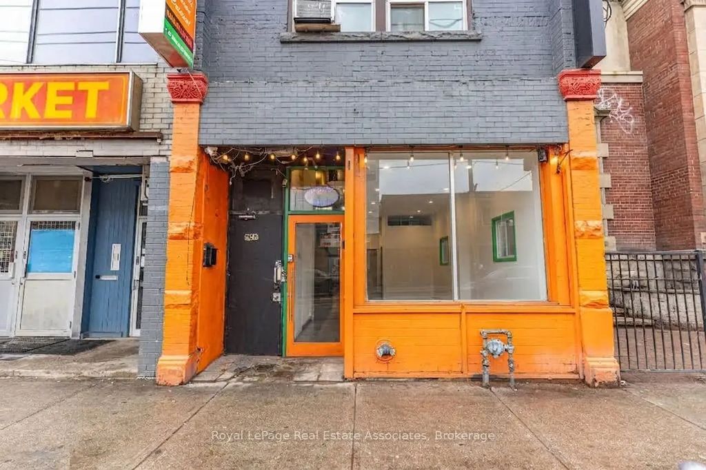 592 Queen Street W, Toronto C01