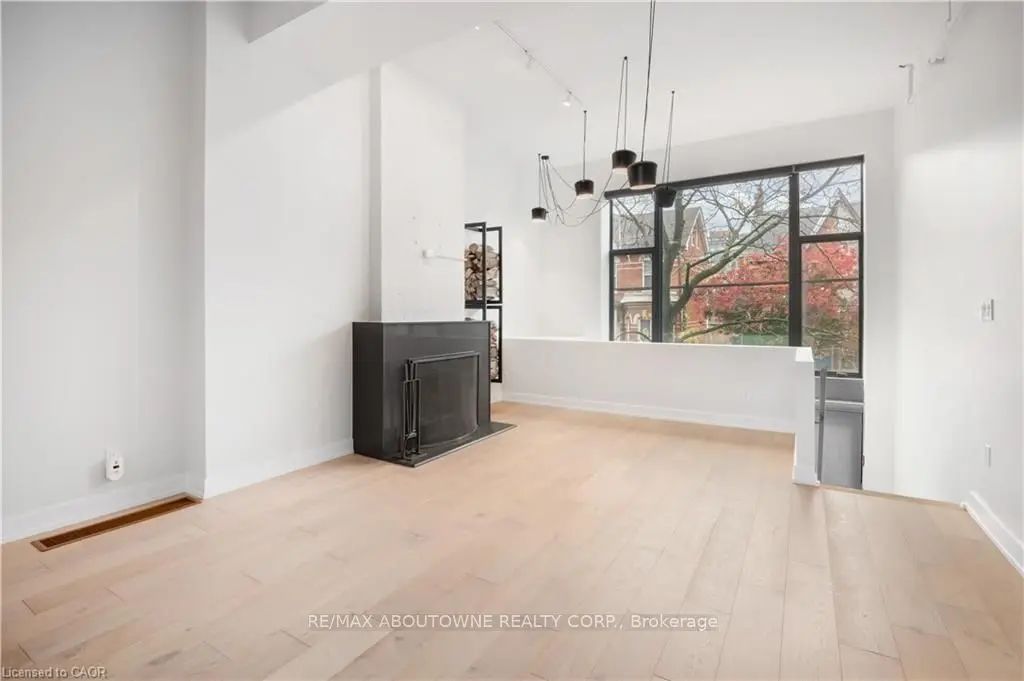676 Richmond Street W 105, Toronto C01