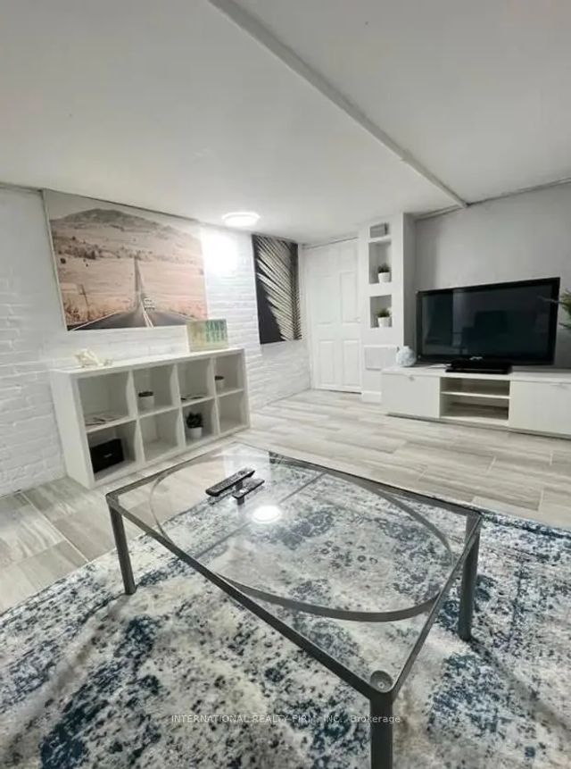 132 Grace Street Lower, Toronto C01