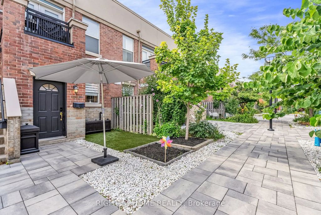 55 Halton Street 104, Toronto C01