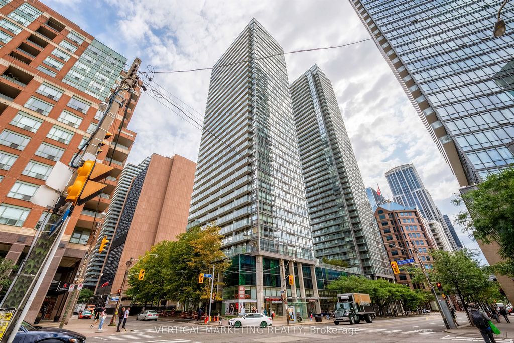 37 Grosvenor Street 2010, Toronto C01