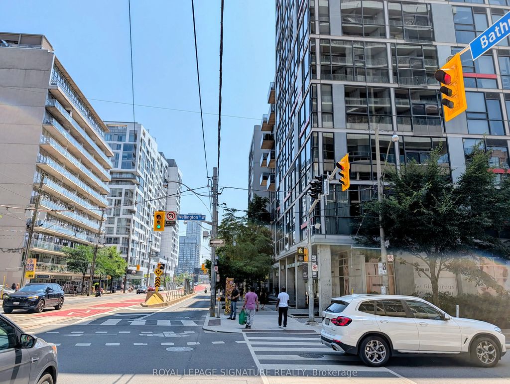 60 Bathurst Street 210, Toronto C01