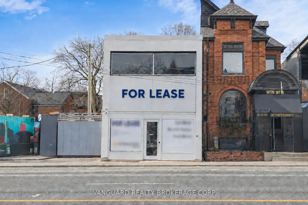 118 Avenue Road, Toronto C02