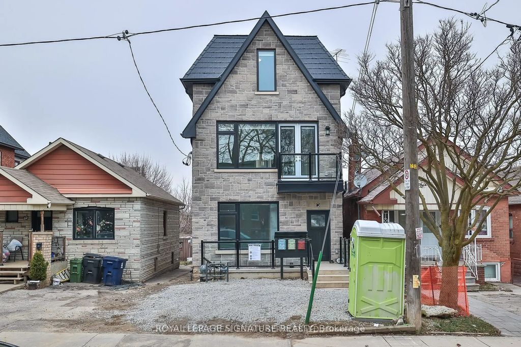 60 Belvidere Avenue Main, Toronto C03