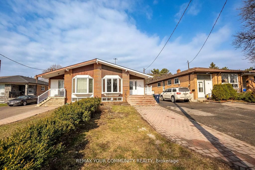 32 Marbury Crescent, Toronto C13