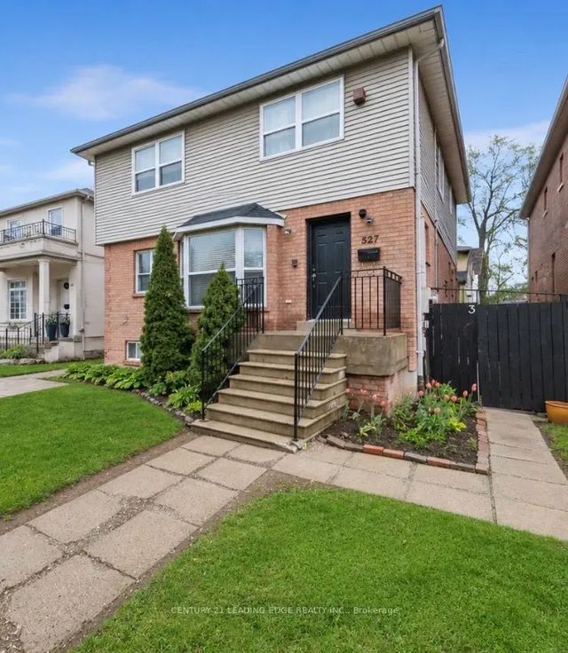 527 Glengarry Avenue, Toronto C04