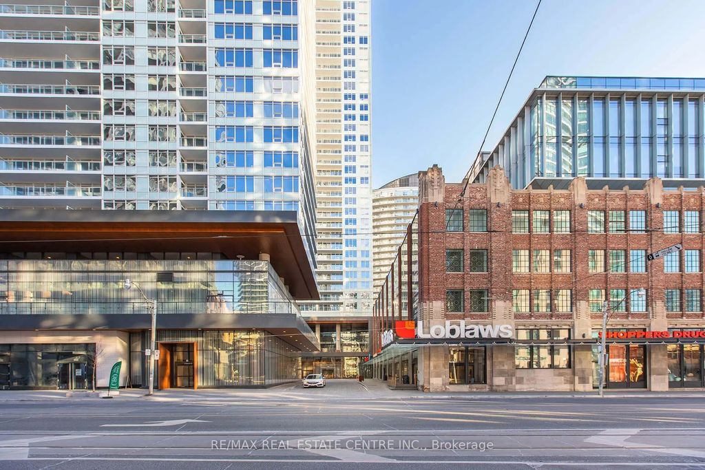 19 Bathurst Street 812, Toronto C01