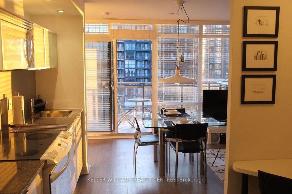 4 K E Spadina Avenue E 1220, Toronto C01