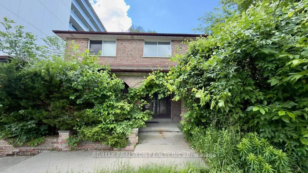 589 Sheppard Avenue E, Toronto C15
