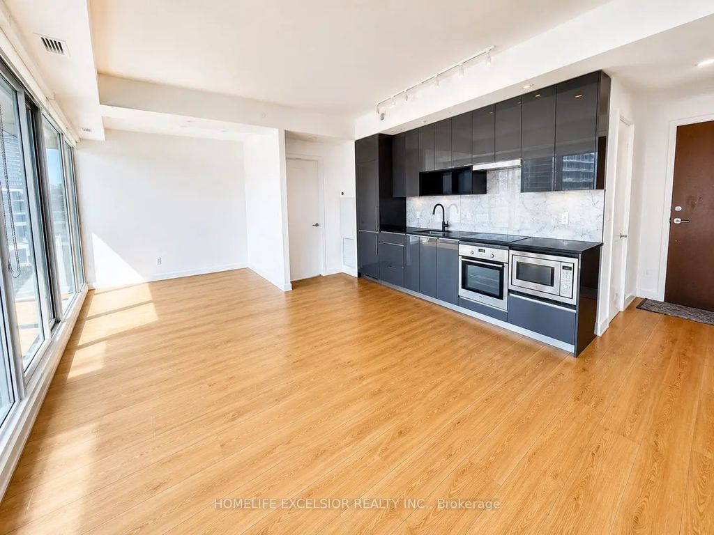 115 Mcmahon Drive 712, Toronto C15