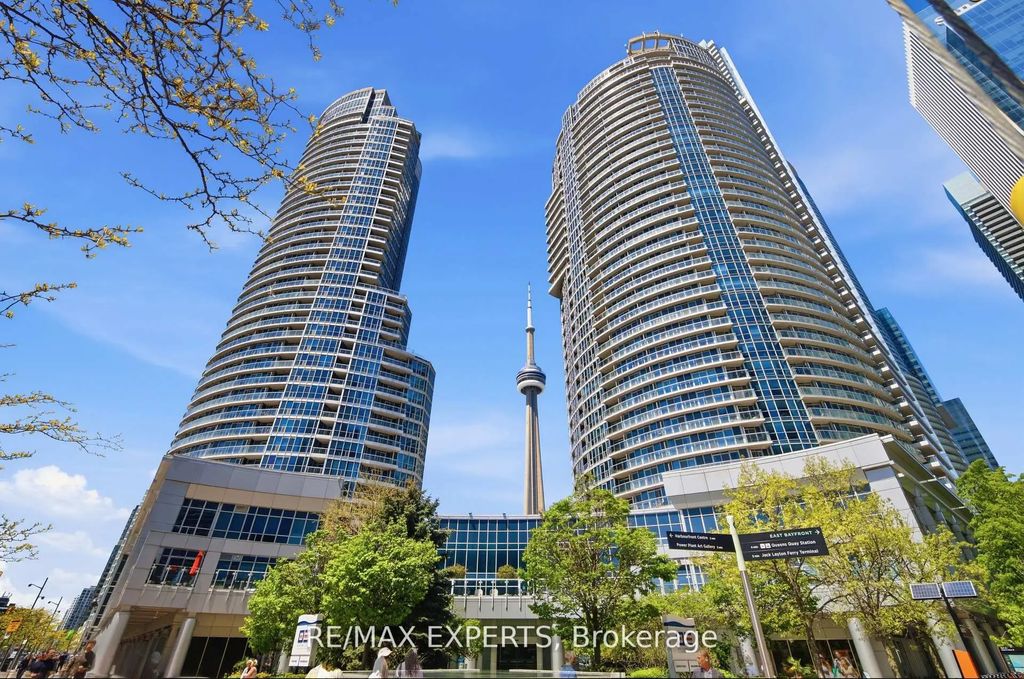 208 Queens Quay W 2011, Toronto C01