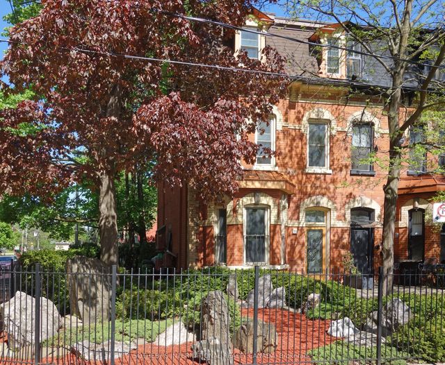 33 Rose Avenue, Toronto C08