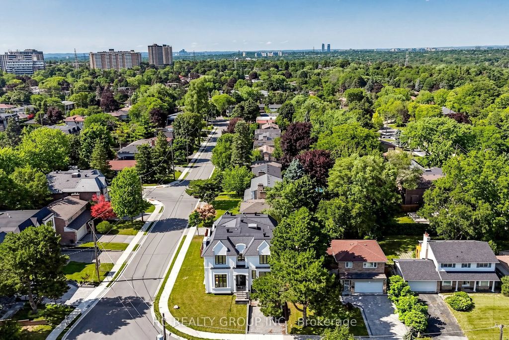 7 Knollview Crescent, Toronto C15
