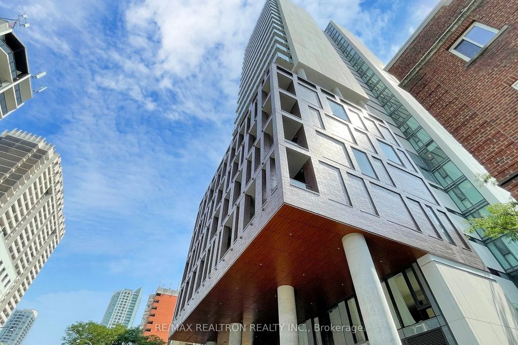 81 Wellesley Street E 2001, Toronto C08