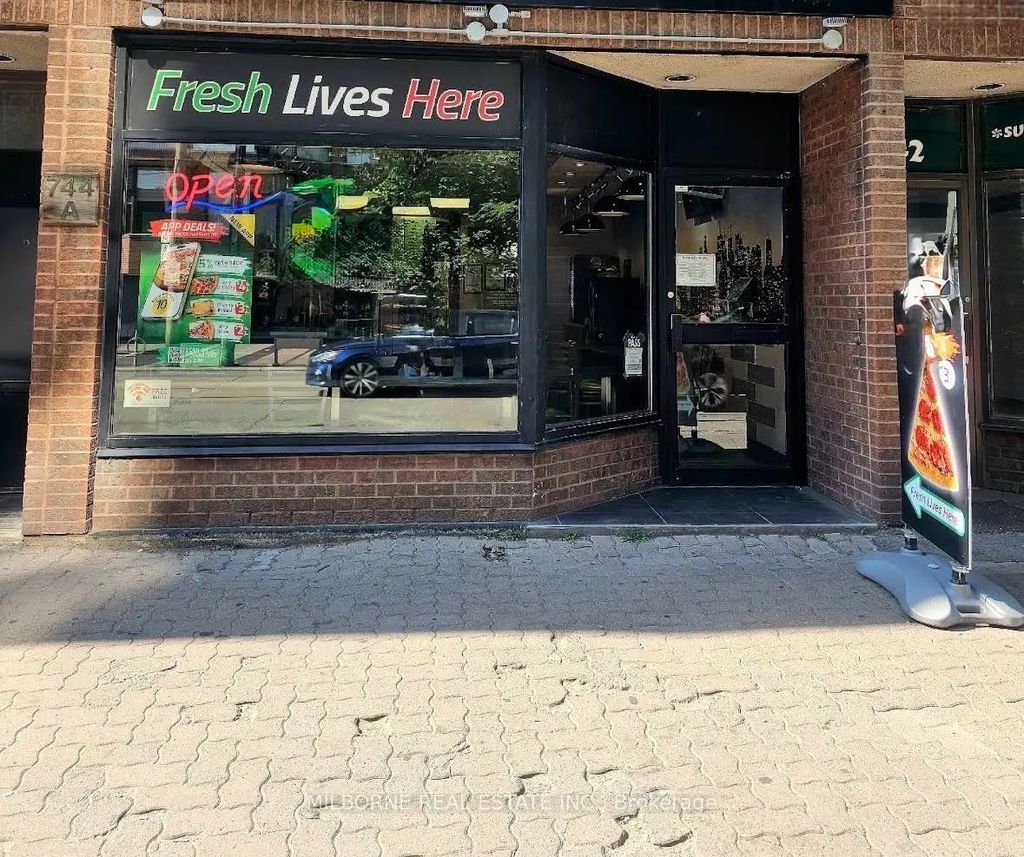 744 King Street W, Toronto C01