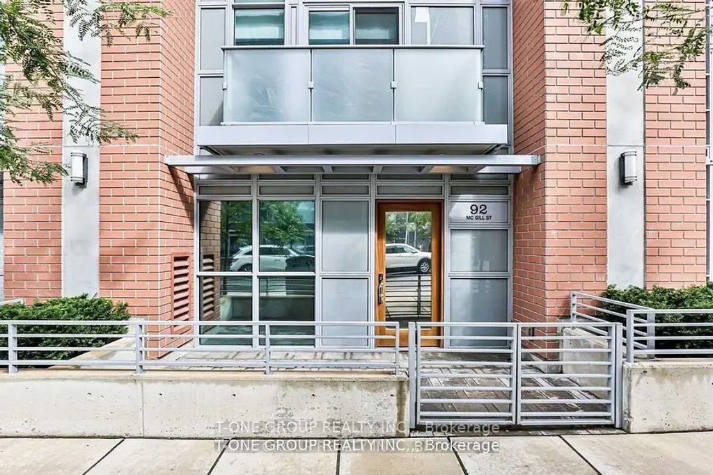 92 Mcgill Street, Toronto C08
