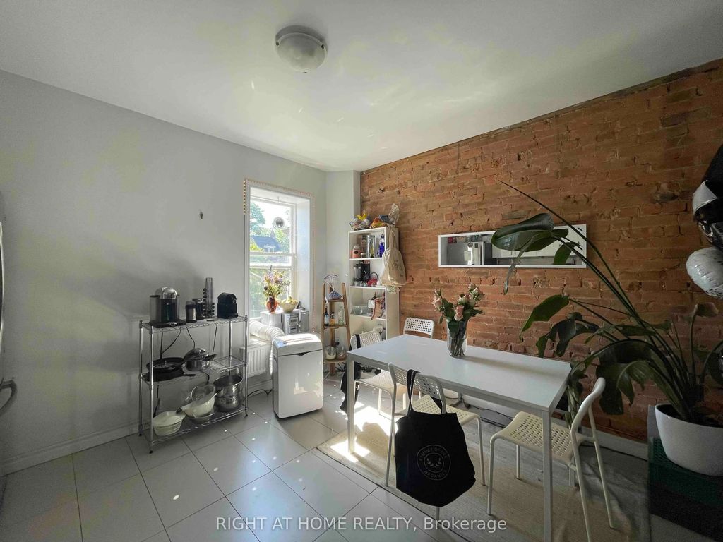 570 Bathurst Street 2, Toronto C04