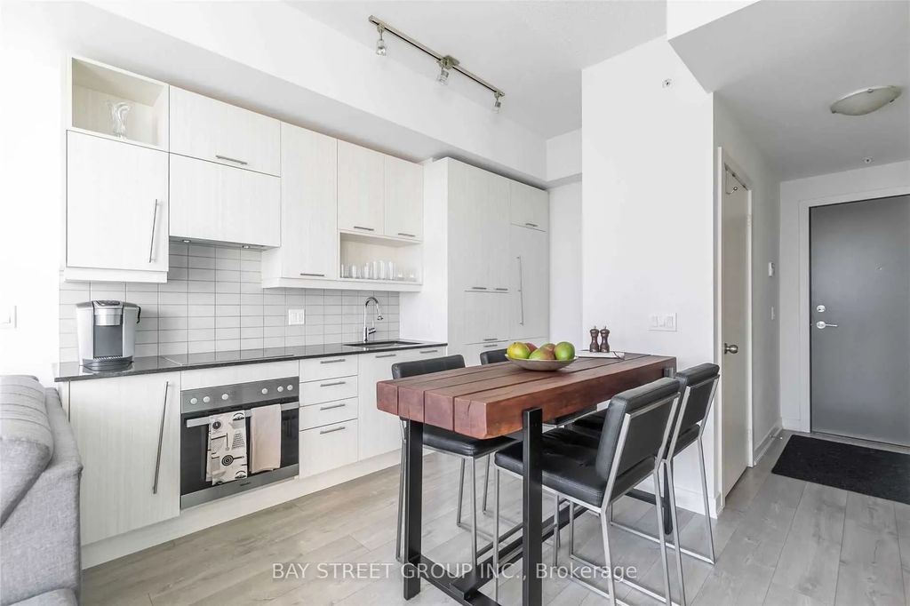 30 Nelson Street 1603, Toronto C01