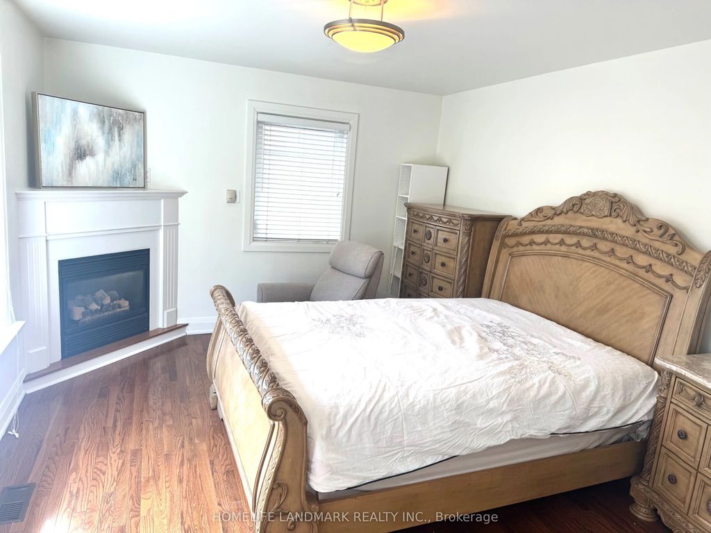 95 Poyntz Avenue, Toronto C07