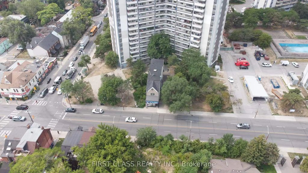 600 Parliament Street, Toronto C08