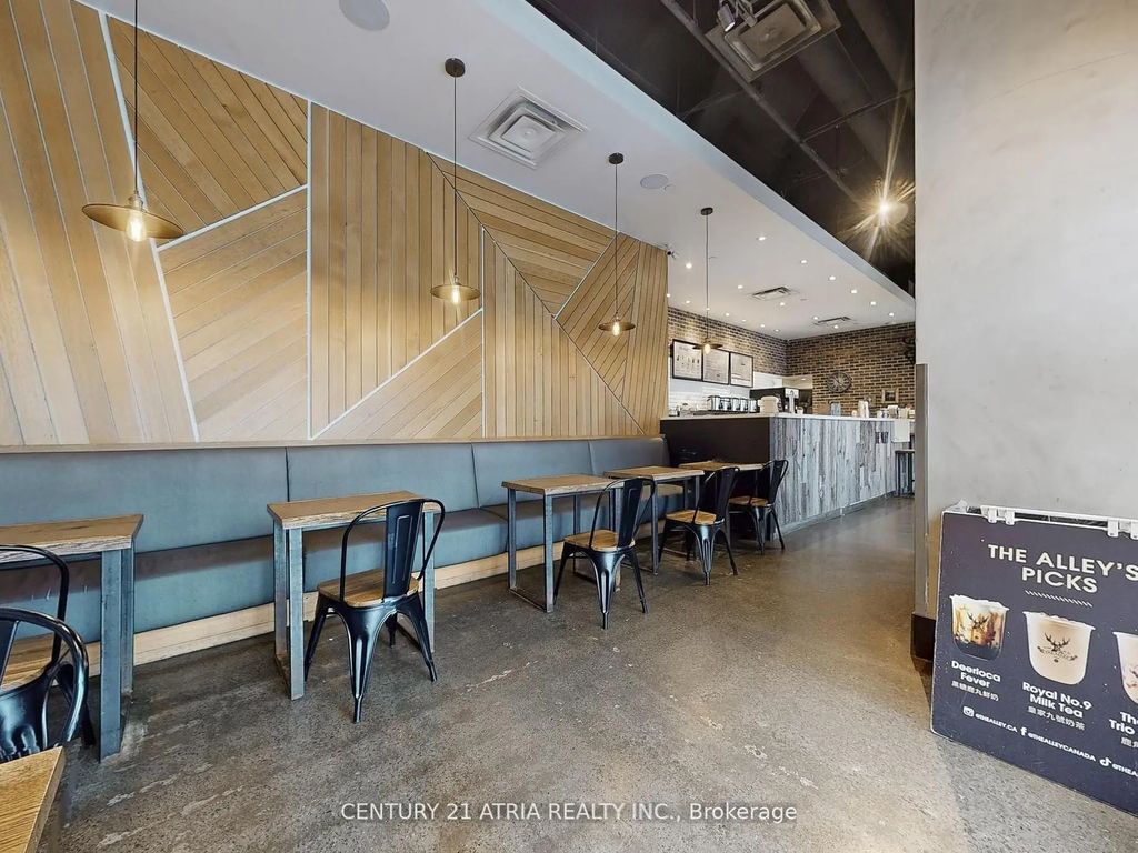 382 Yonge Street 1, Toronto C01