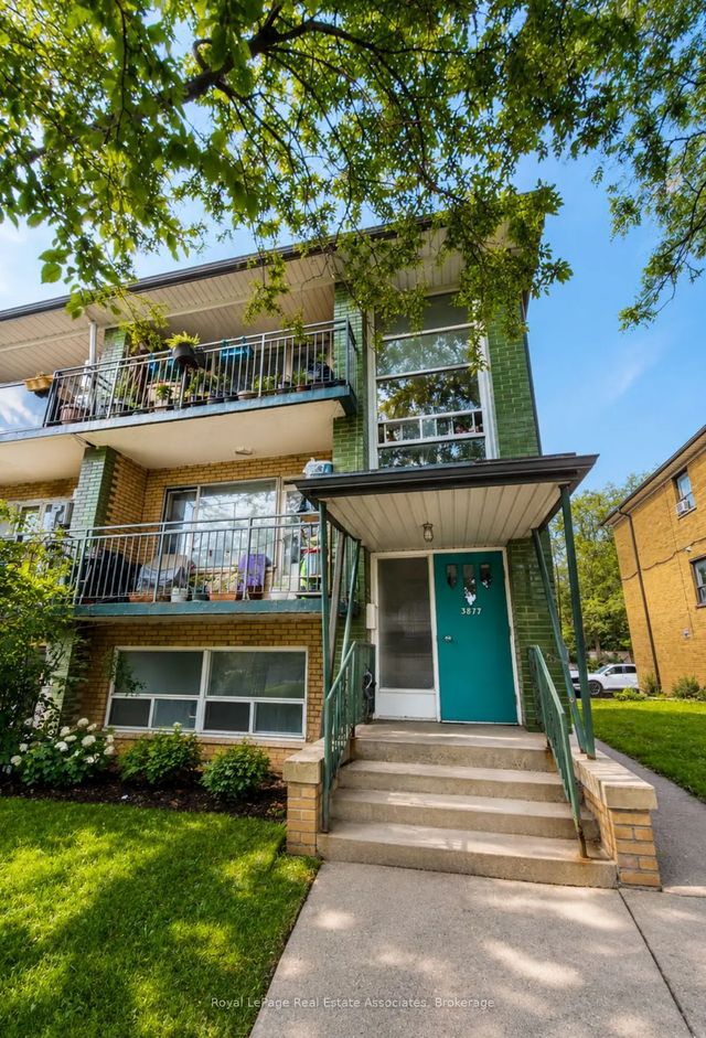 3877 Bathurst Street 1, Toronto C07