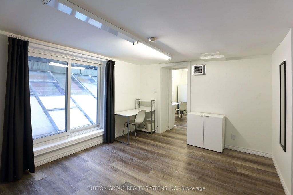 328 330 Queen Street W 2nd Fl, Toronto C01