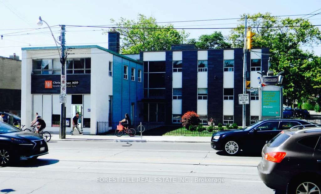 226 Bathurst Street 250, Toronto C01