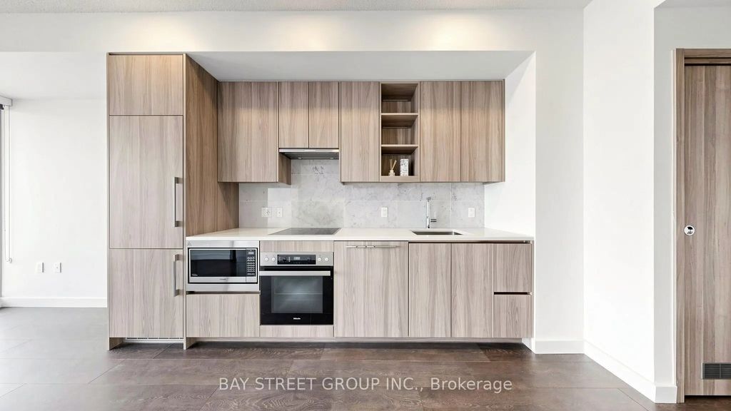 95 Mcmahon Drive 2515, Toronto C15