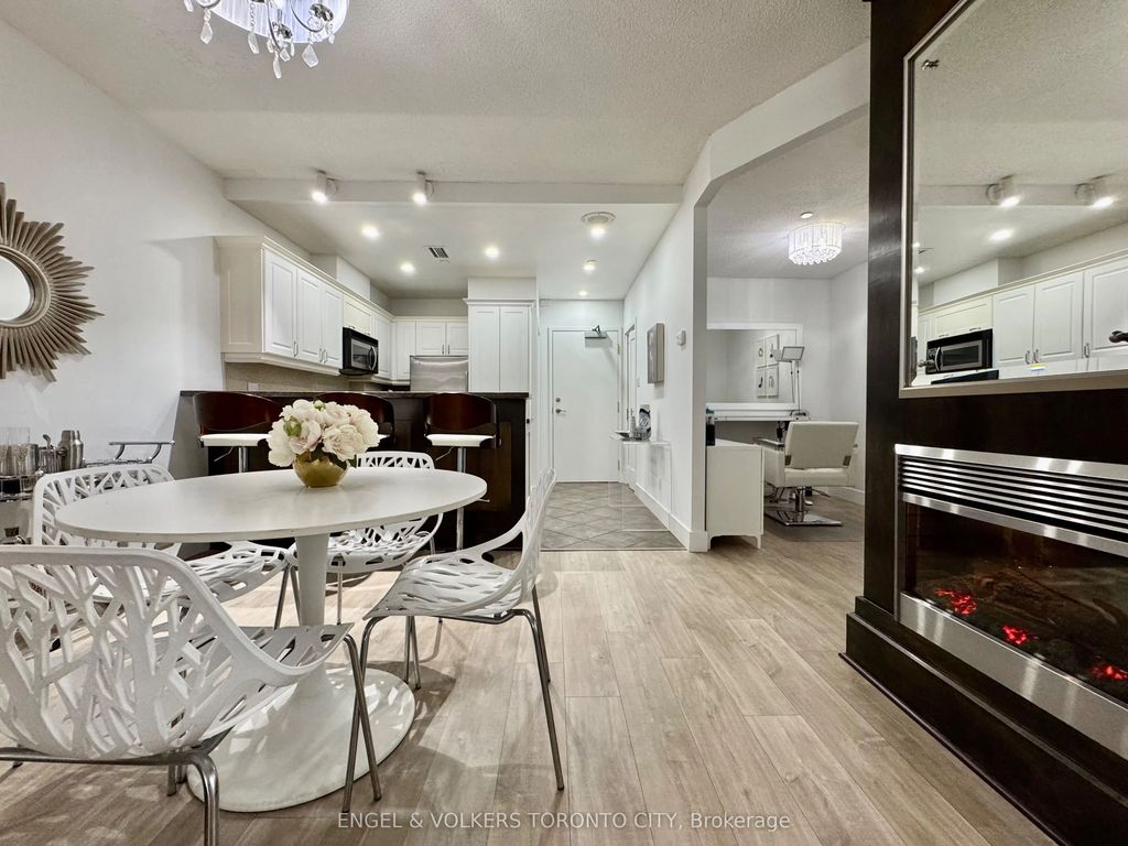 393 King Street W 706, Toronto C01
