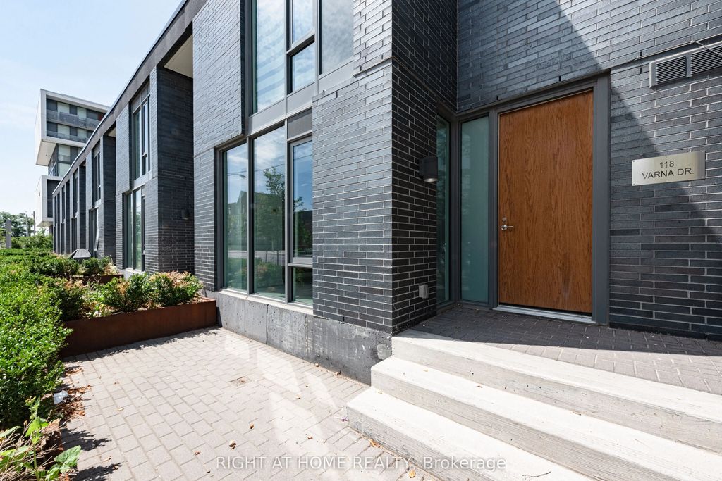 118 Varna Drive 101, Toronto C04