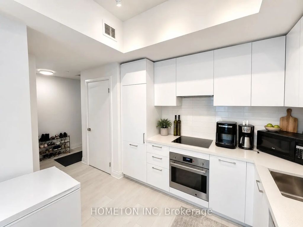 33 Frederick Todd Way 817, Toronto C11