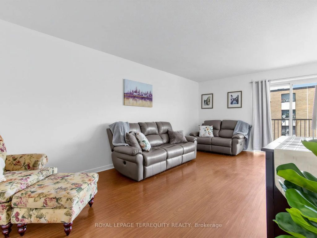 8 Kingsbridge Court 404, Toronto C07