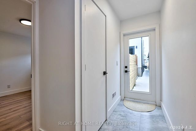50a Lanark Avenue Coachhs, Toronto C03