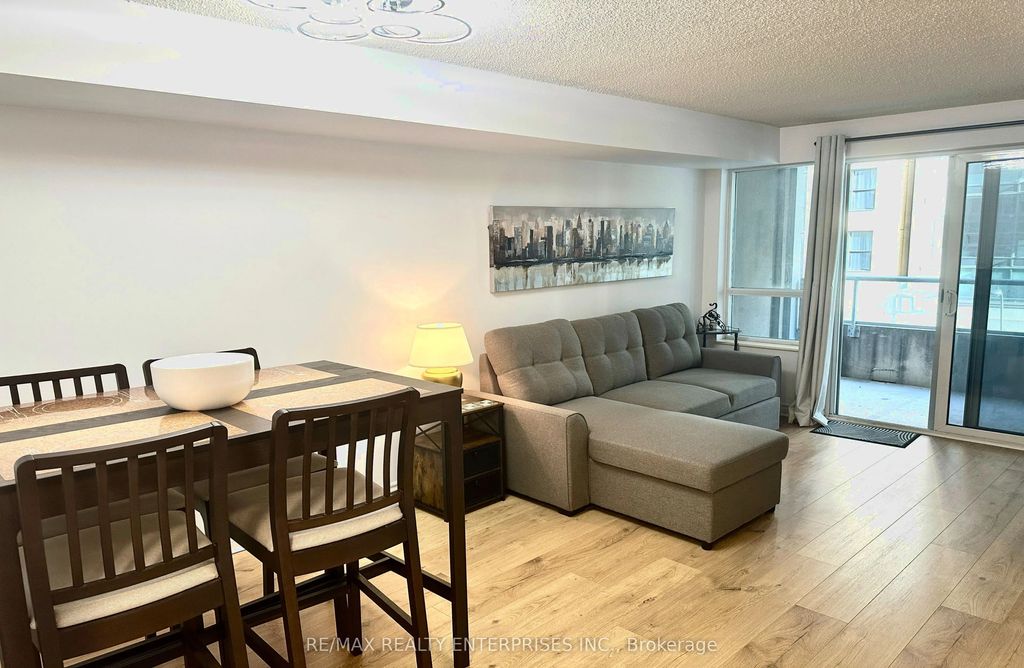 270 Wellington Street W 409, Toronto C01