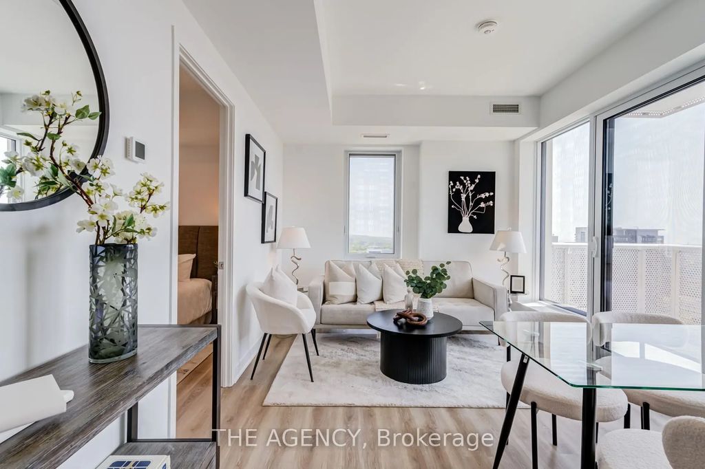 10 Oak Street 2403, Toronto C08
