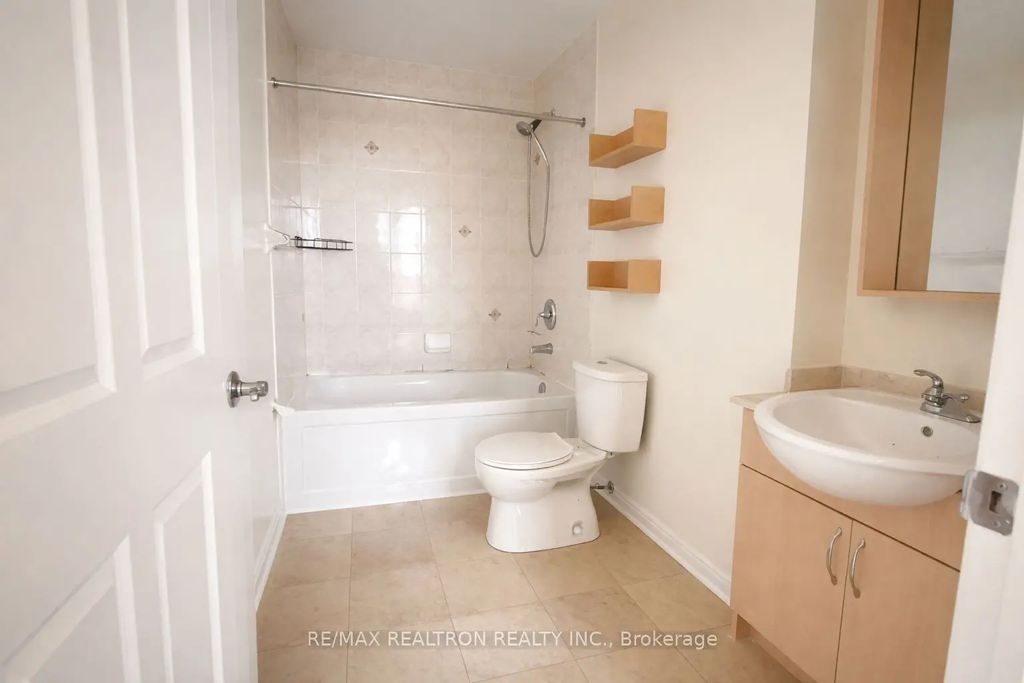18 Holmes Avenue 1102, Toronto C14
