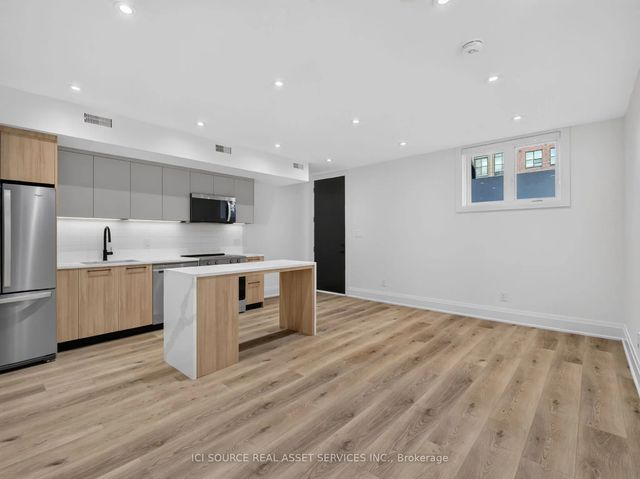 28 Norcross Road Unit 5, Toronto C06