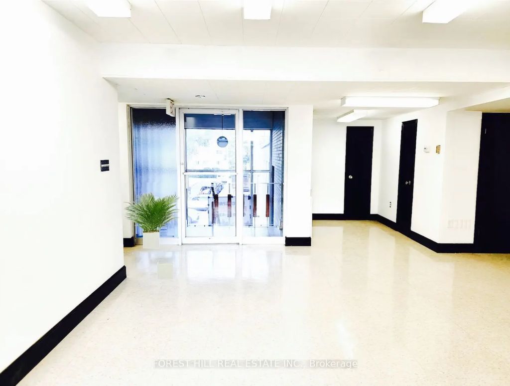 226 Bathurst Street 300, Toronto C01