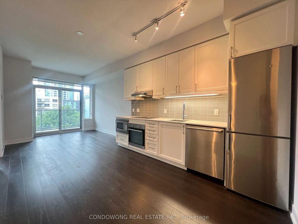 7 Kenaston Gardens 325, Toronto C15