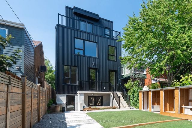 7 Earnscliffe Road 1, Toronto C03
