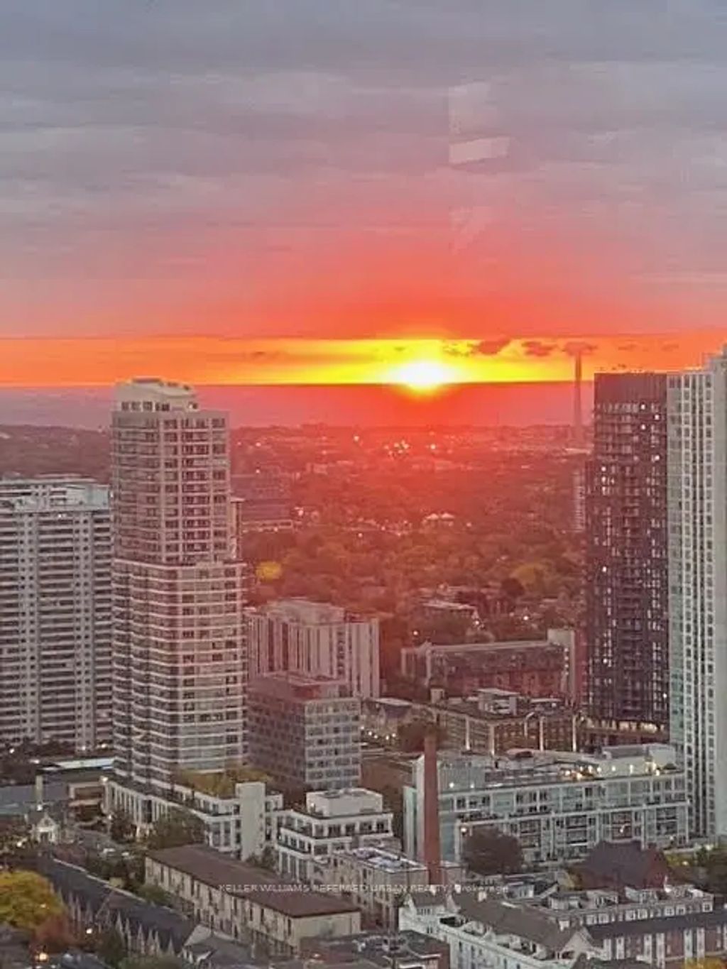 33 Charles Street E 3902, Toronto C08