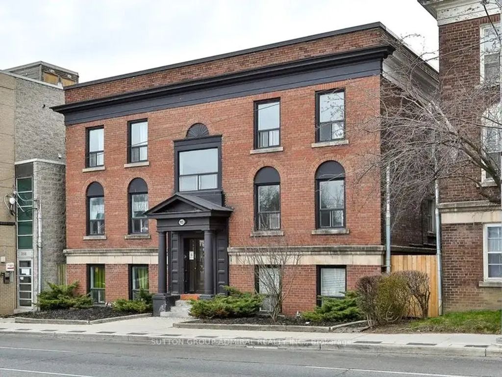 915 St Clair Avenue W 12, Toronto C02