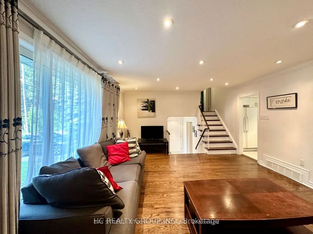 35 Lailey Crescent, Toronto C14
