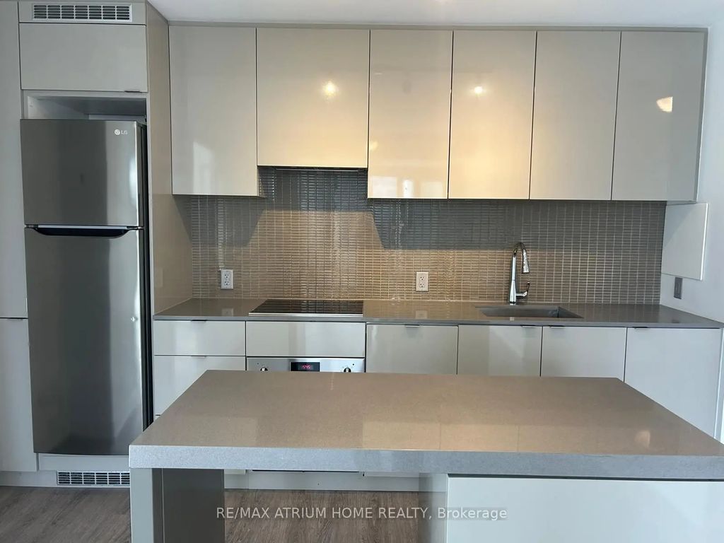 7 Grenville Street 2011, Toronto C01
