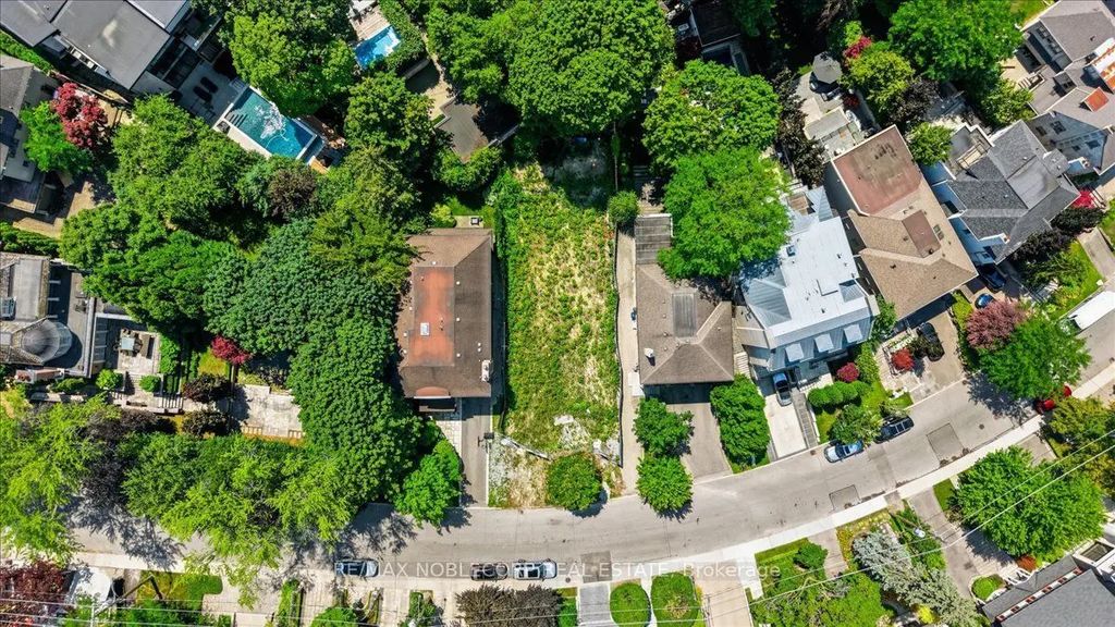 180 Dunvegan Road, Toronto C03