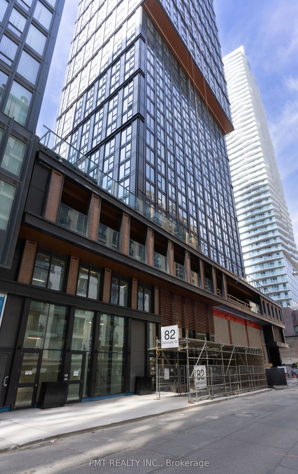 82 Dalhousie Street 806, Toronto C08