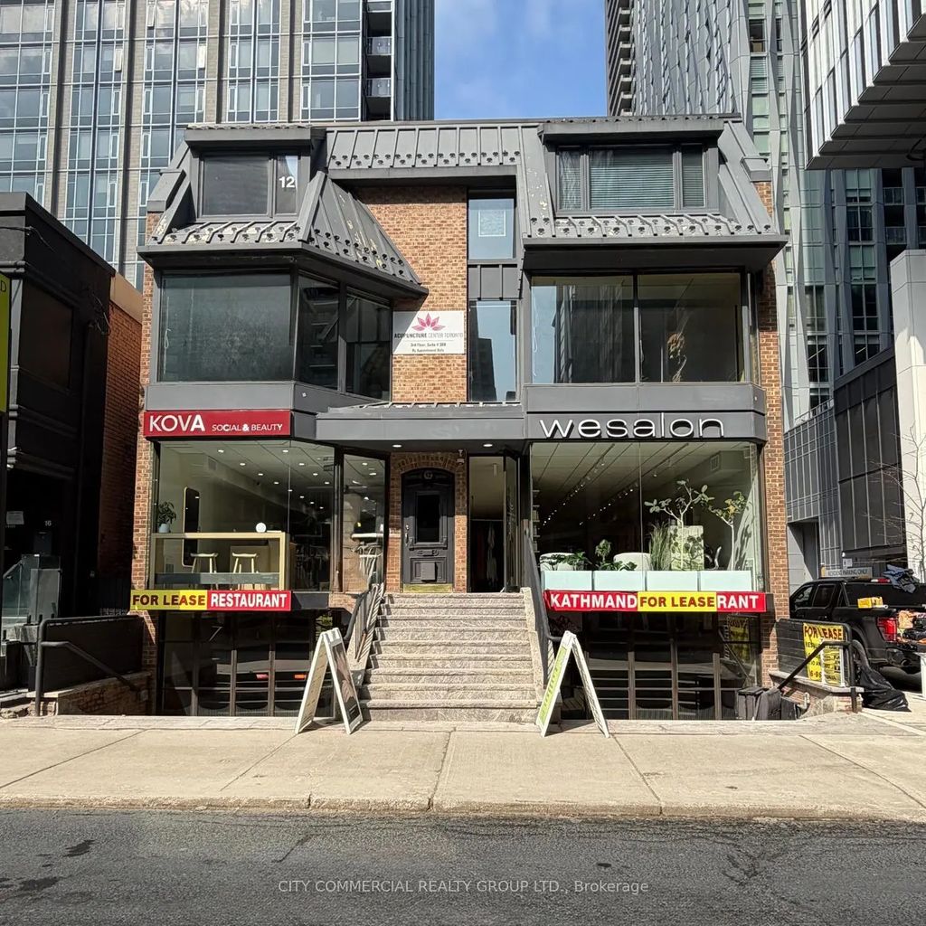 12 Cumberland Street N, Toronto C02