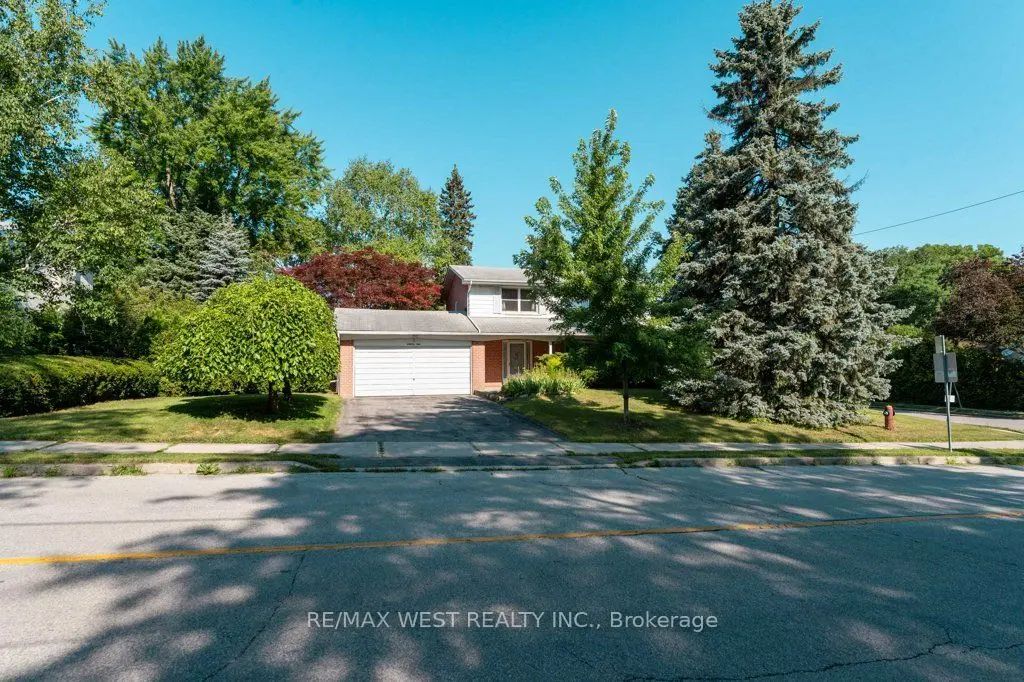 2 Robinter Drive, Toronto C14