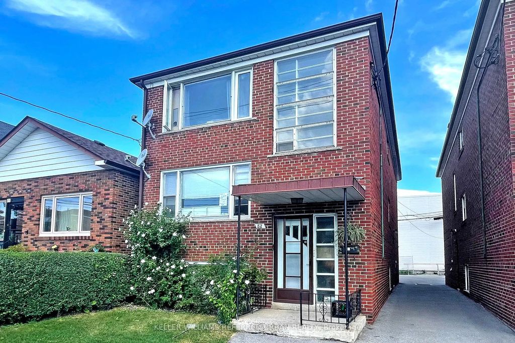 82 Lanark Avenue, Toronto C03